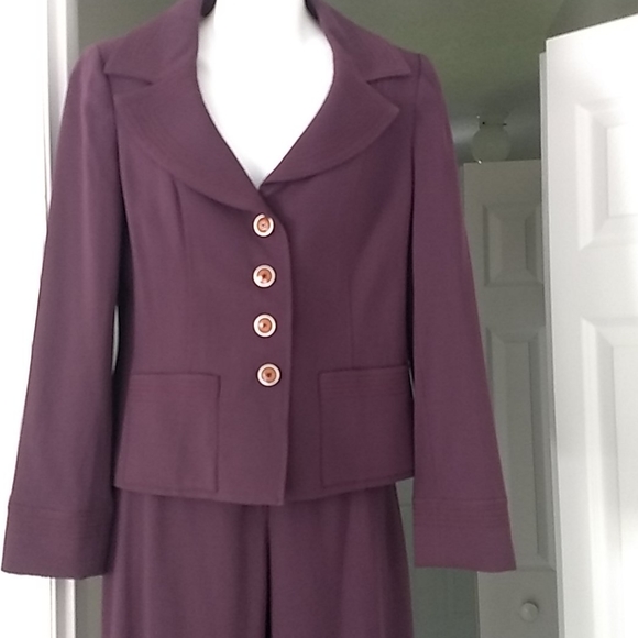 St John suit - Picture 2 of 9